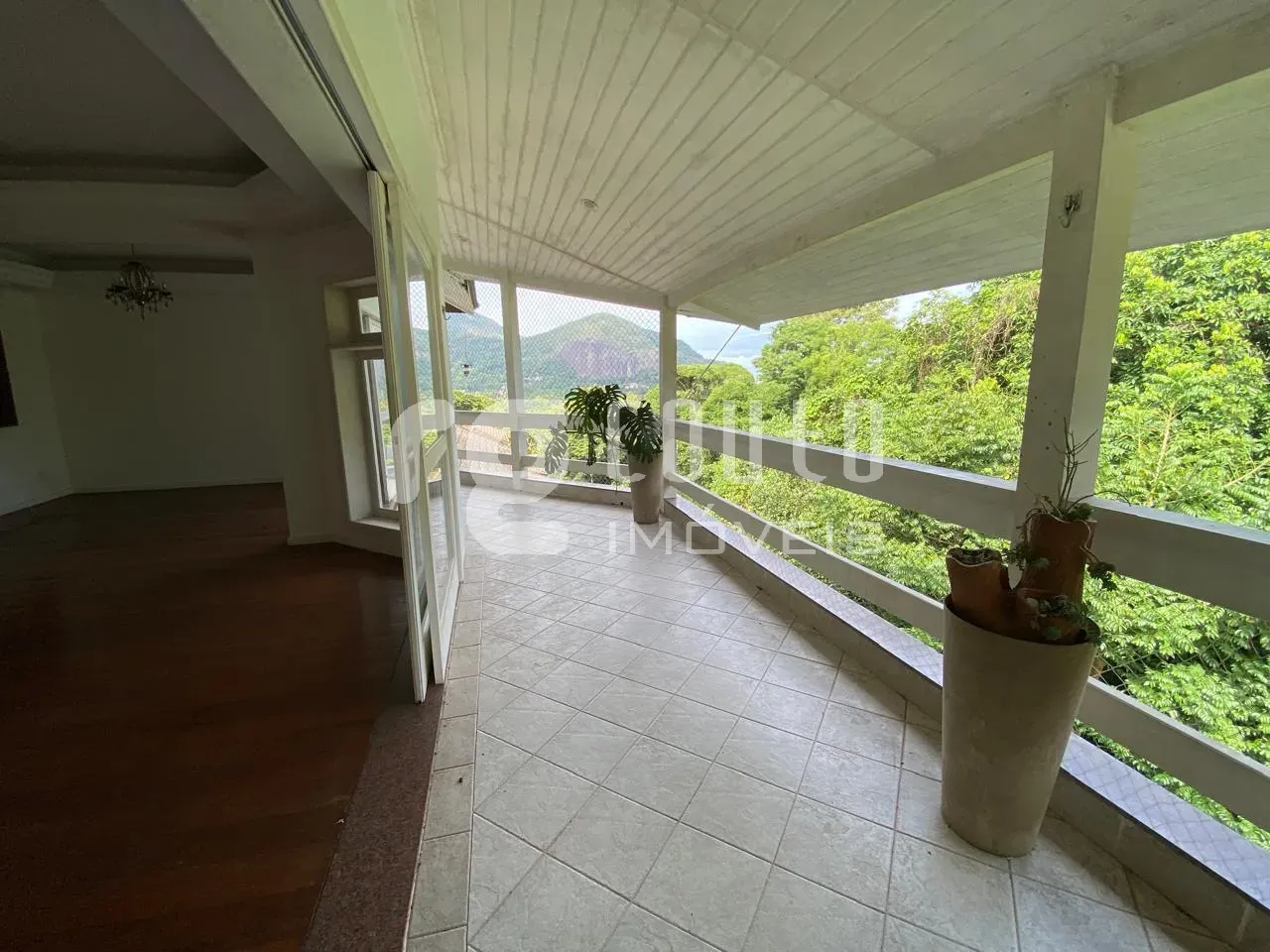 Apartment with 5 bedrooms and a balcony, 4 bathrooms — photo 4