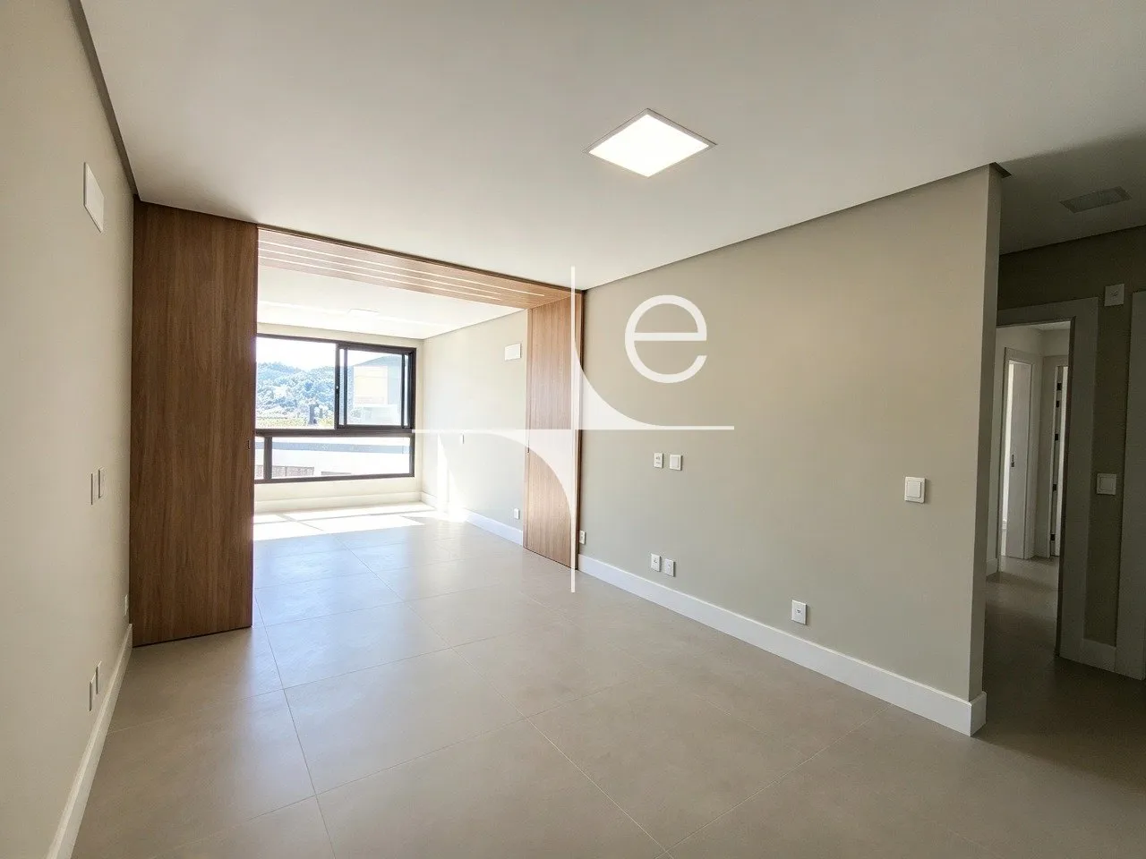 Glass-enclosed balcony in a 3-bedroom apartment, 150 m² — photo 37