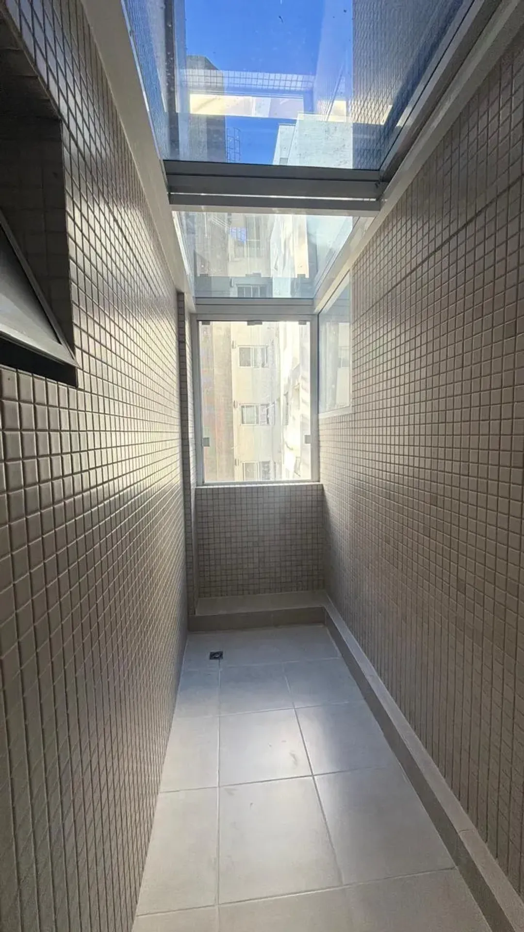 Walk-in closet in a 3-bedroom apartment, 76 m² — photo 49