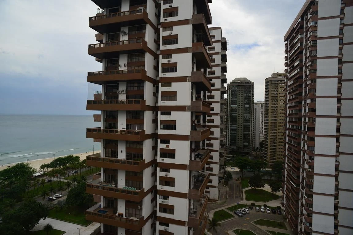 Furnished 1-bedroom apartment with enclosed balcony — photo 15