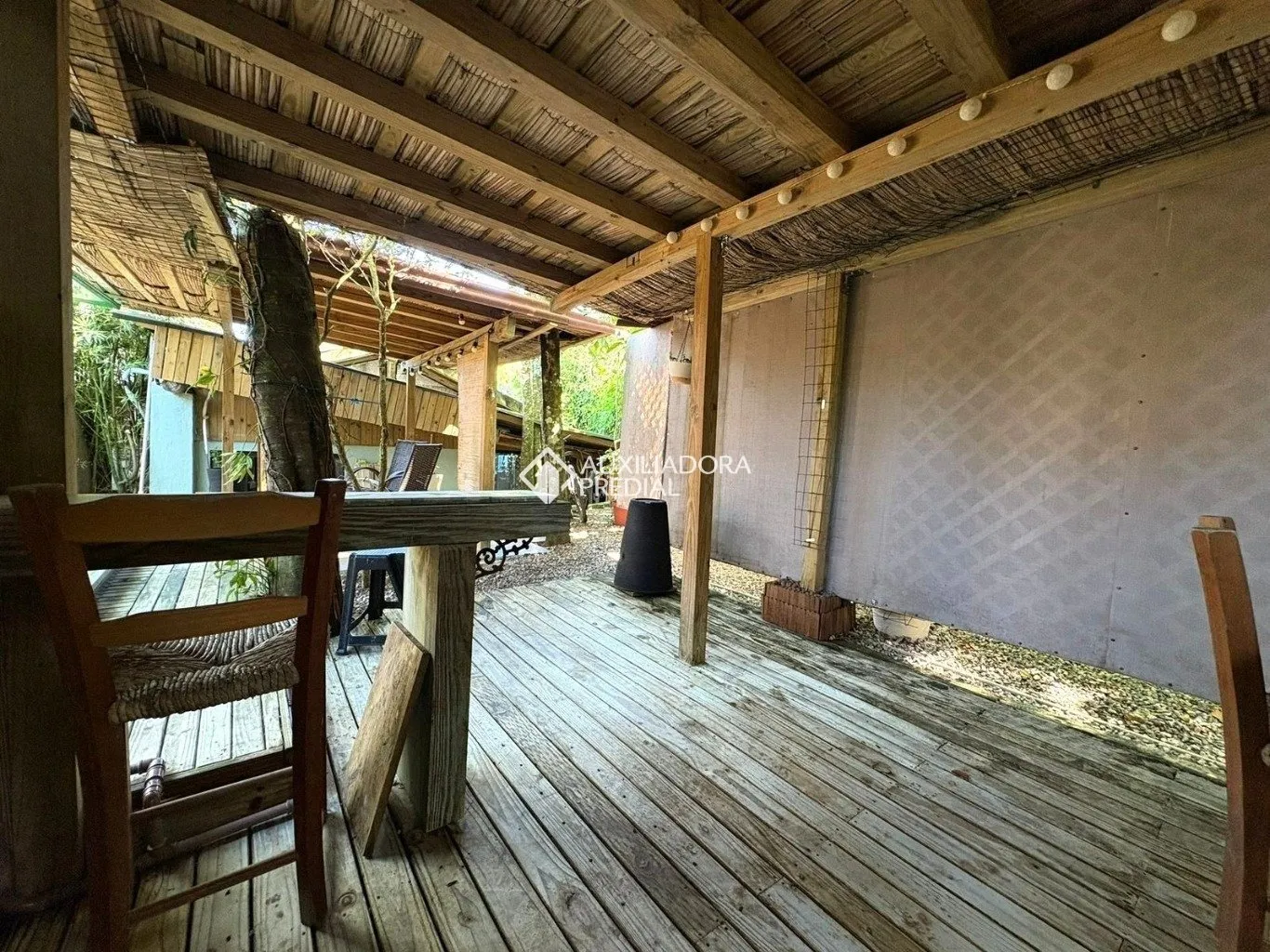 2-bedroom house with a bathtub in Florianópolis — photo 13