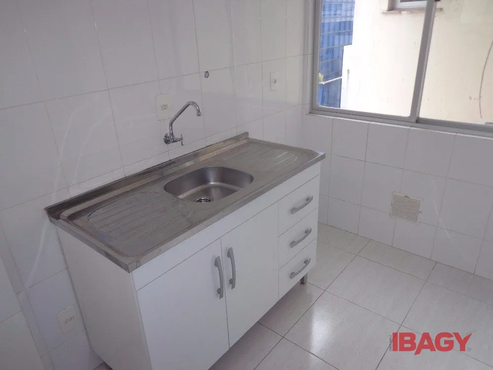 Wood or laminate floors in a one-bedroom apartment, 46 m² — photo 7