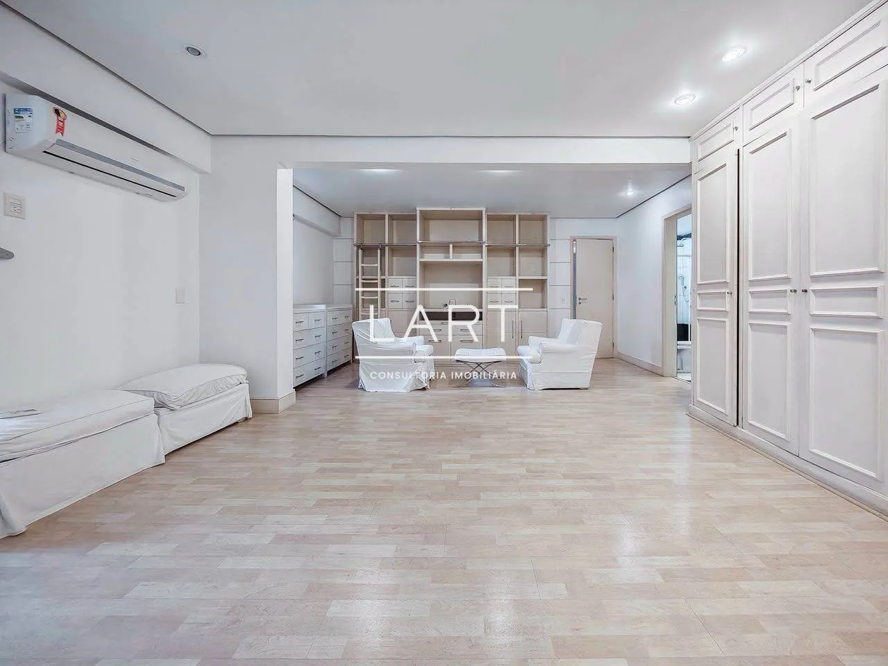 Home office in a 3-bedroom apartment, 191 m² — photo 15