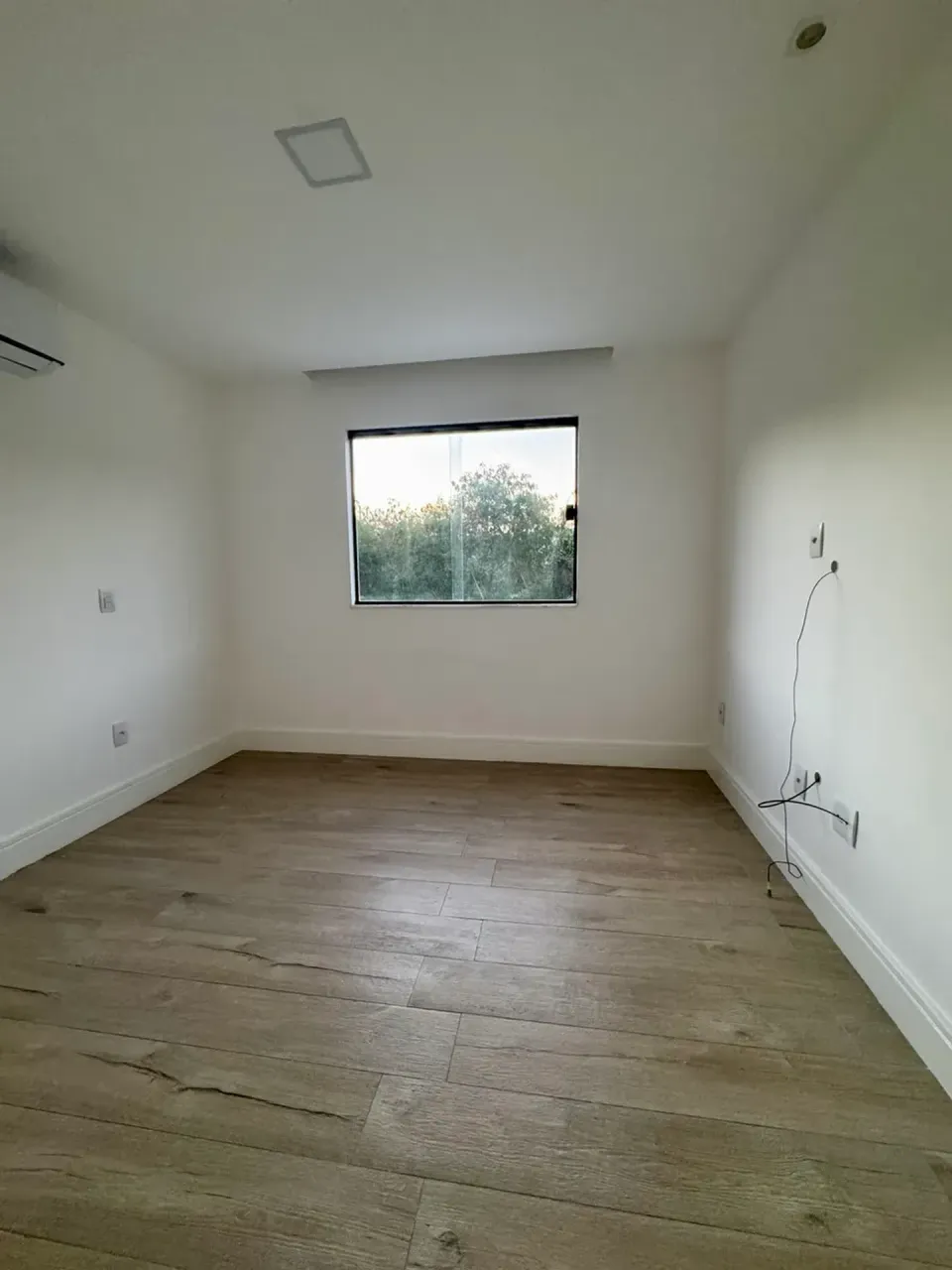 Casa sem mobília com 4 quartos, 5 banheiros e cozinha integrada — photo 15