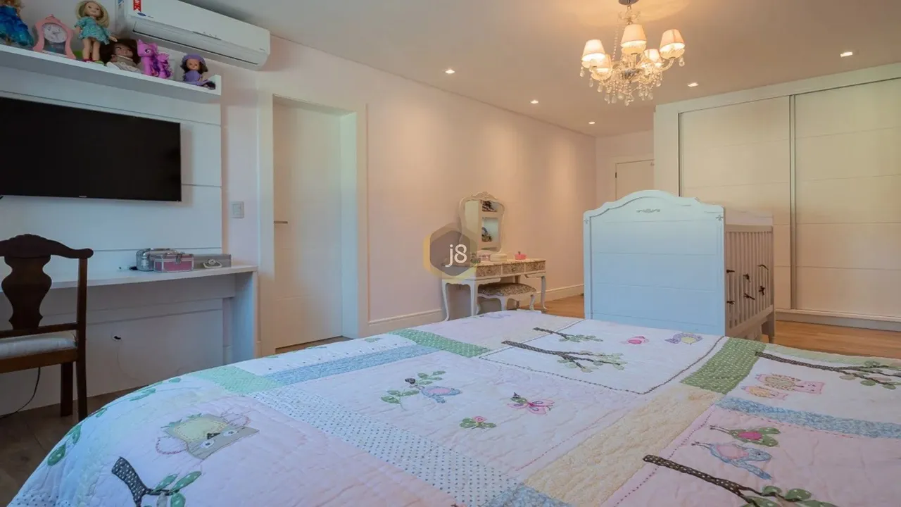 Будинок у закритому комплексі 775 м² з 4 спальнями — photo 19