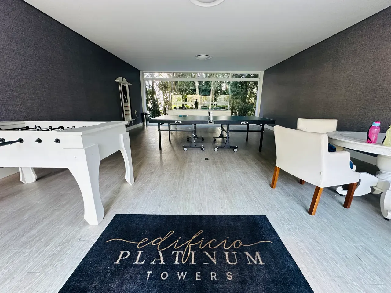 4-bedroom apartment in a building with a gym — photo 36