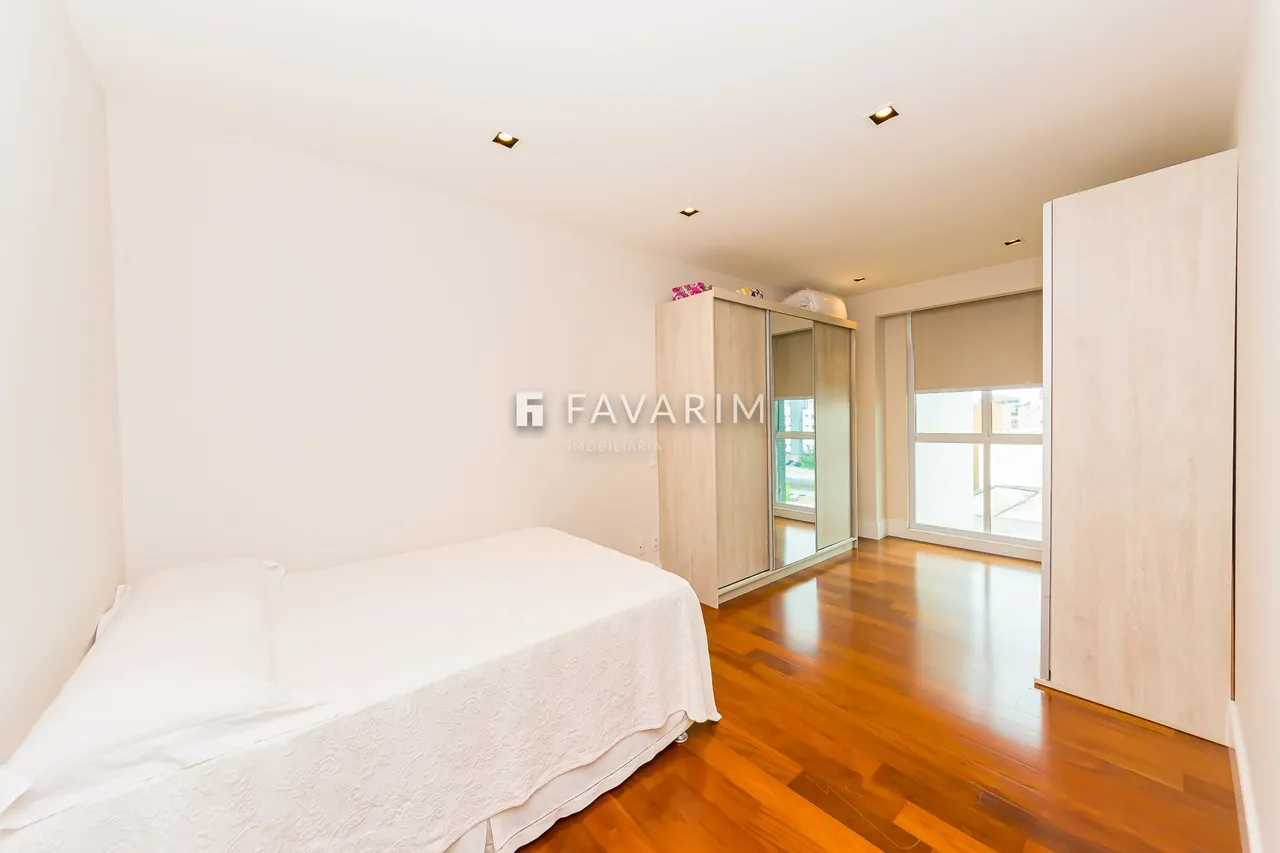 Furnished duplex apartment with an enclosed balcony — photo 6