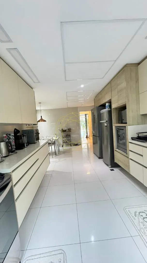 Furnished apartment with 4 bedrooms and 381 m² — photo 29