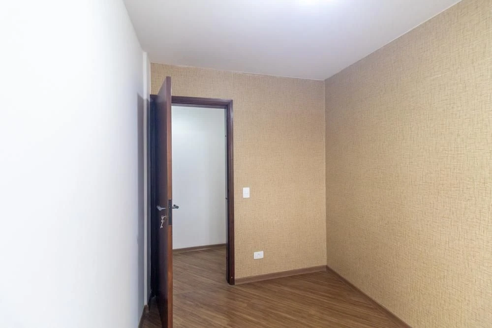 2-bedroom apartment in a building with a gym — photo 8
