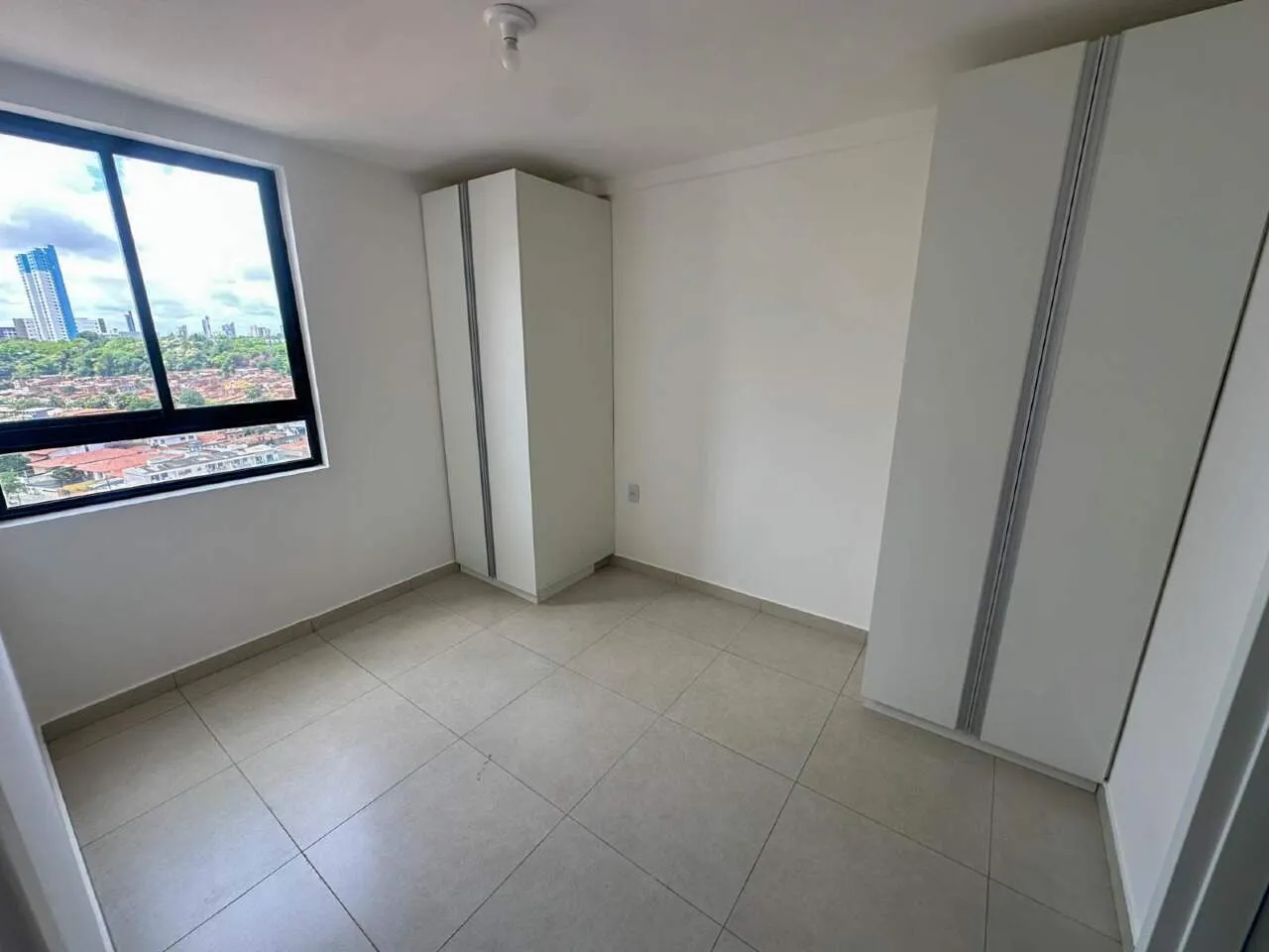 2-bedroom apartment with en-suite and fitted kitchen — photo 9