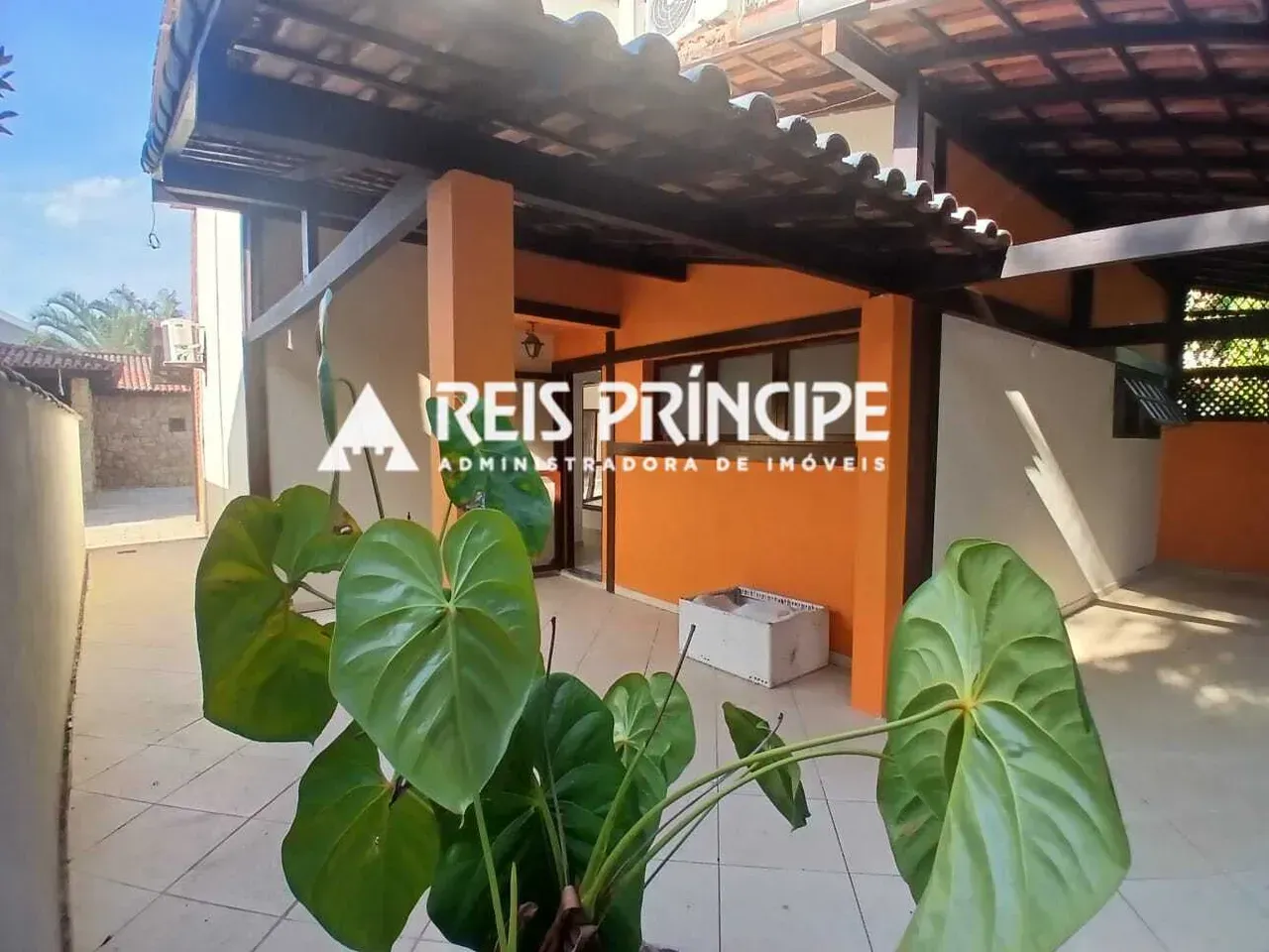 Unfurnished house with 4 bedrooms and 5 bathrooms — photo 15