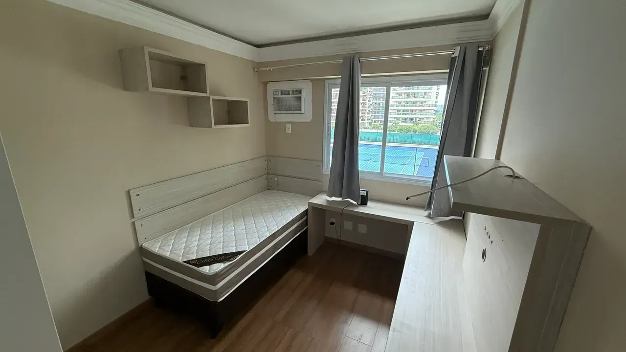 Glass-enclosed balcony in a 3-bedroom apartment, 93 m² — photo 14