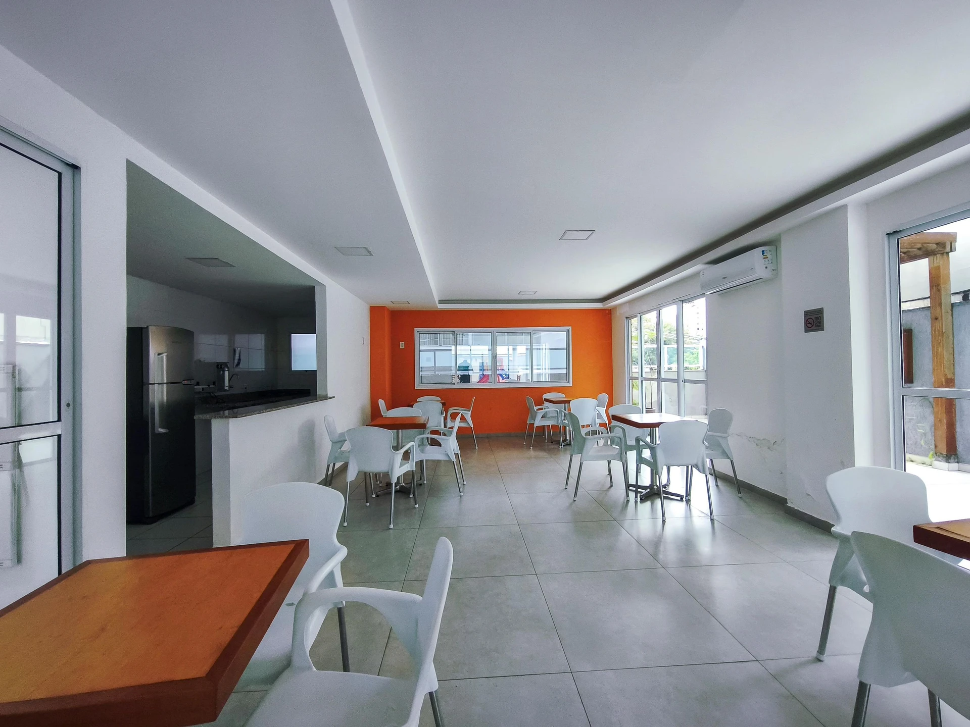 Furnished 2-bedroom apartment with private garden — photo 19