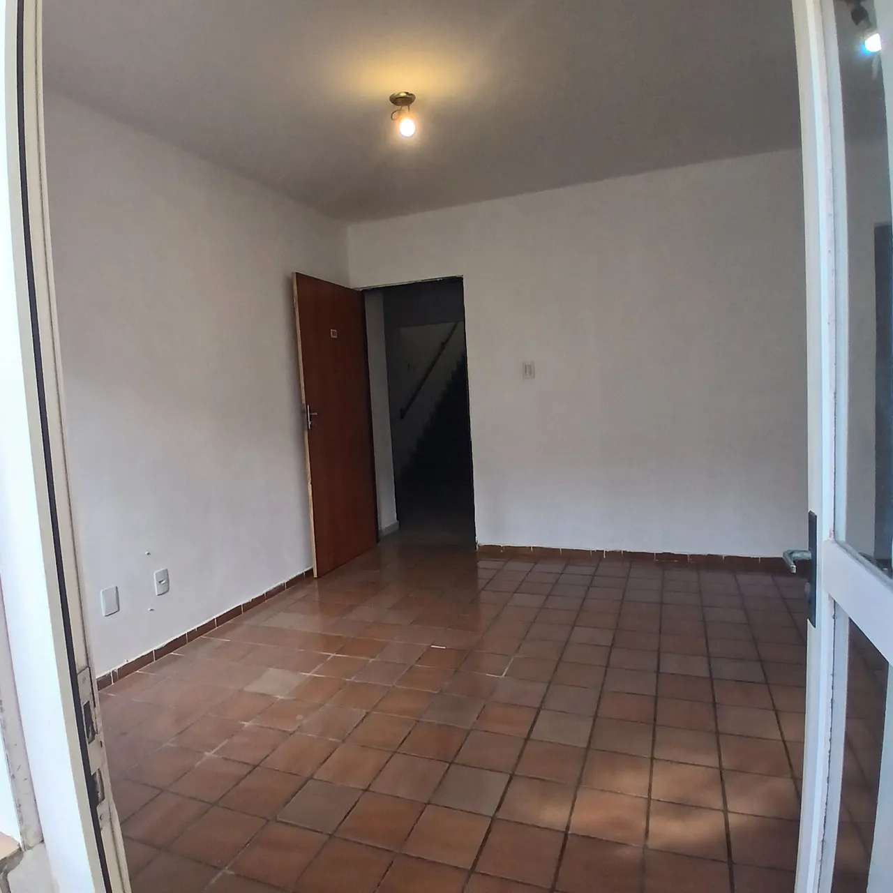 Unfurnished 3-bedroom apartment with a balcony — photo 15