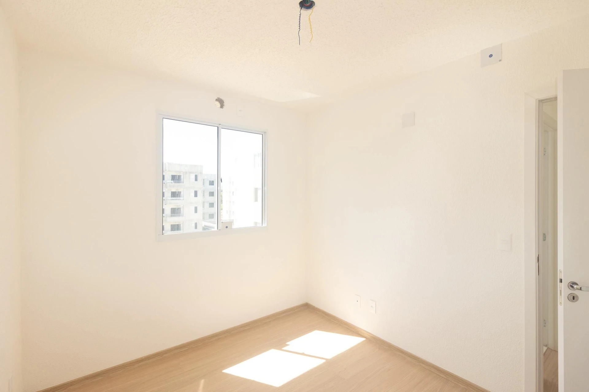 Apartamento de 2 quartos em condomínio com piscina — photo 16