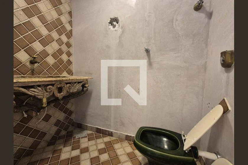 600 m² house with a washing machine and a home office — photo 43
