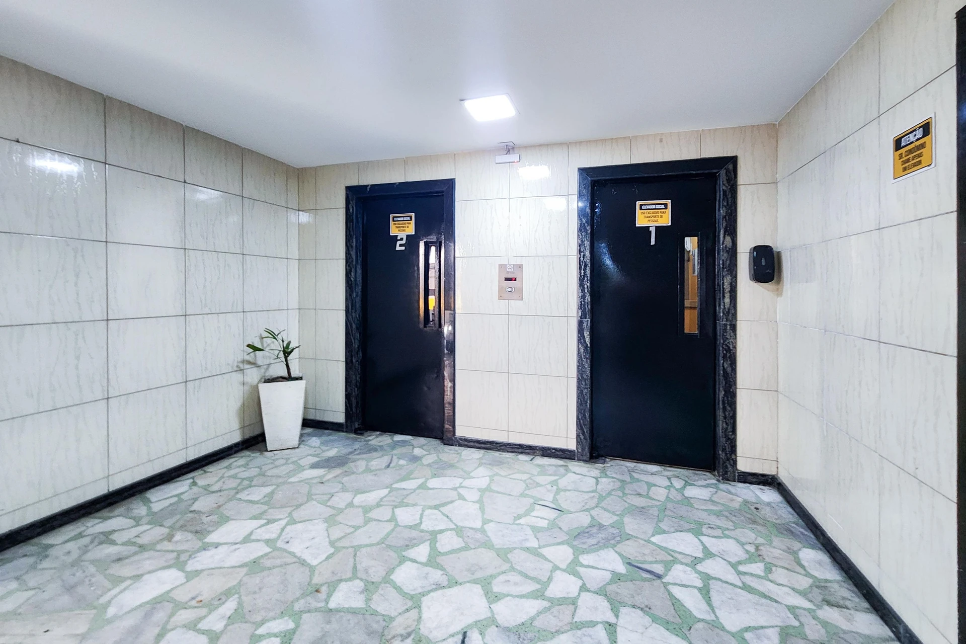 1-bedroom unfurnished apartment with 1 bathroom and parking — photo 22