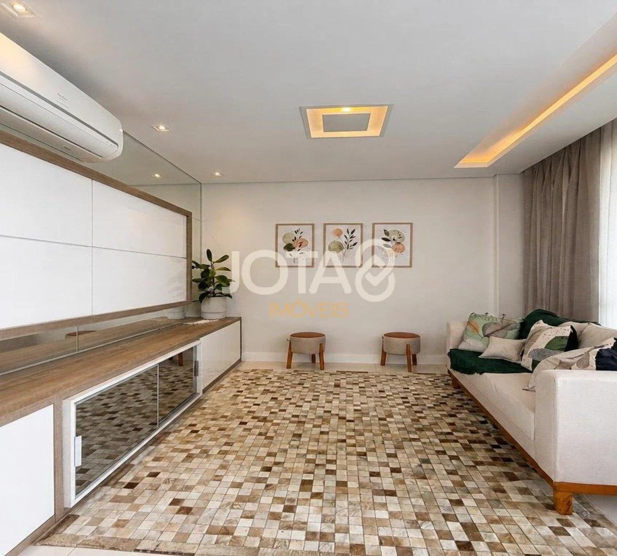 Floor-to-ceiling windows in a 3-bedroom apartment, 150 m² — photo 9