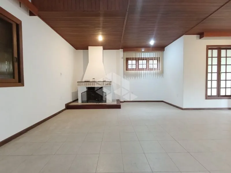 Furnished 360 m² house with 3 bedrooms and 6 parking spaces — photo 11