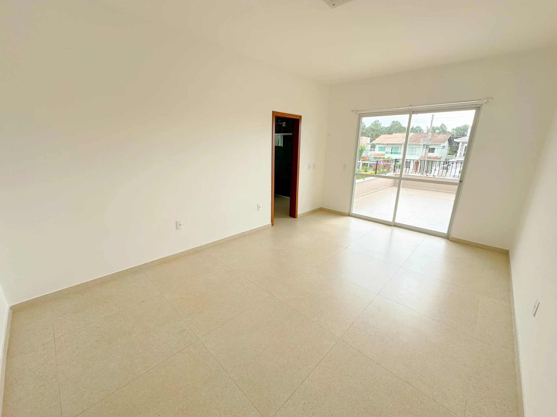 Garden in a 4-bedroom house, 194 m² — photo 3