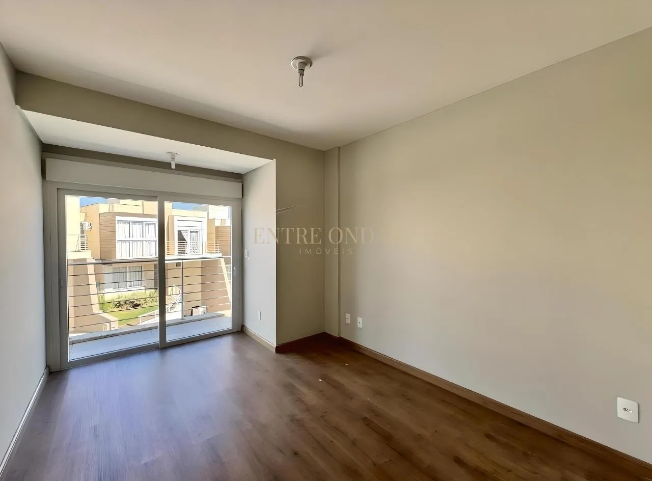 Water view in a 4-bedroom house, 263 m² — photo 41
