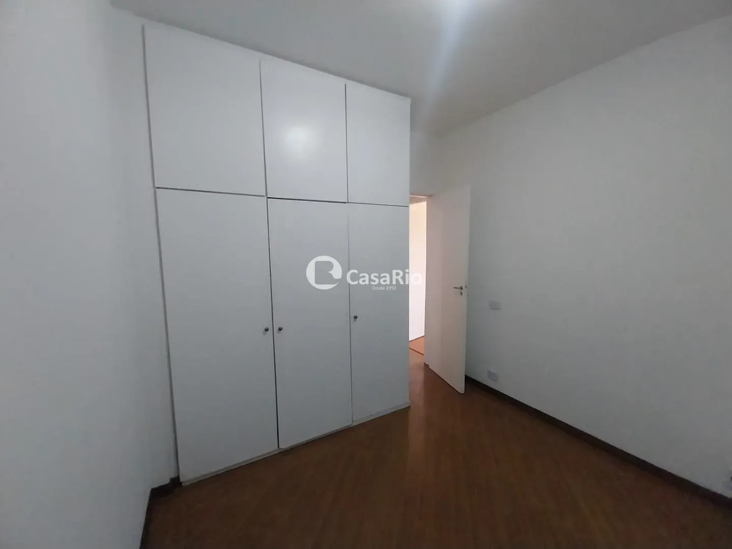 2-bedroom apartment with wood or laminate floors — photo 9