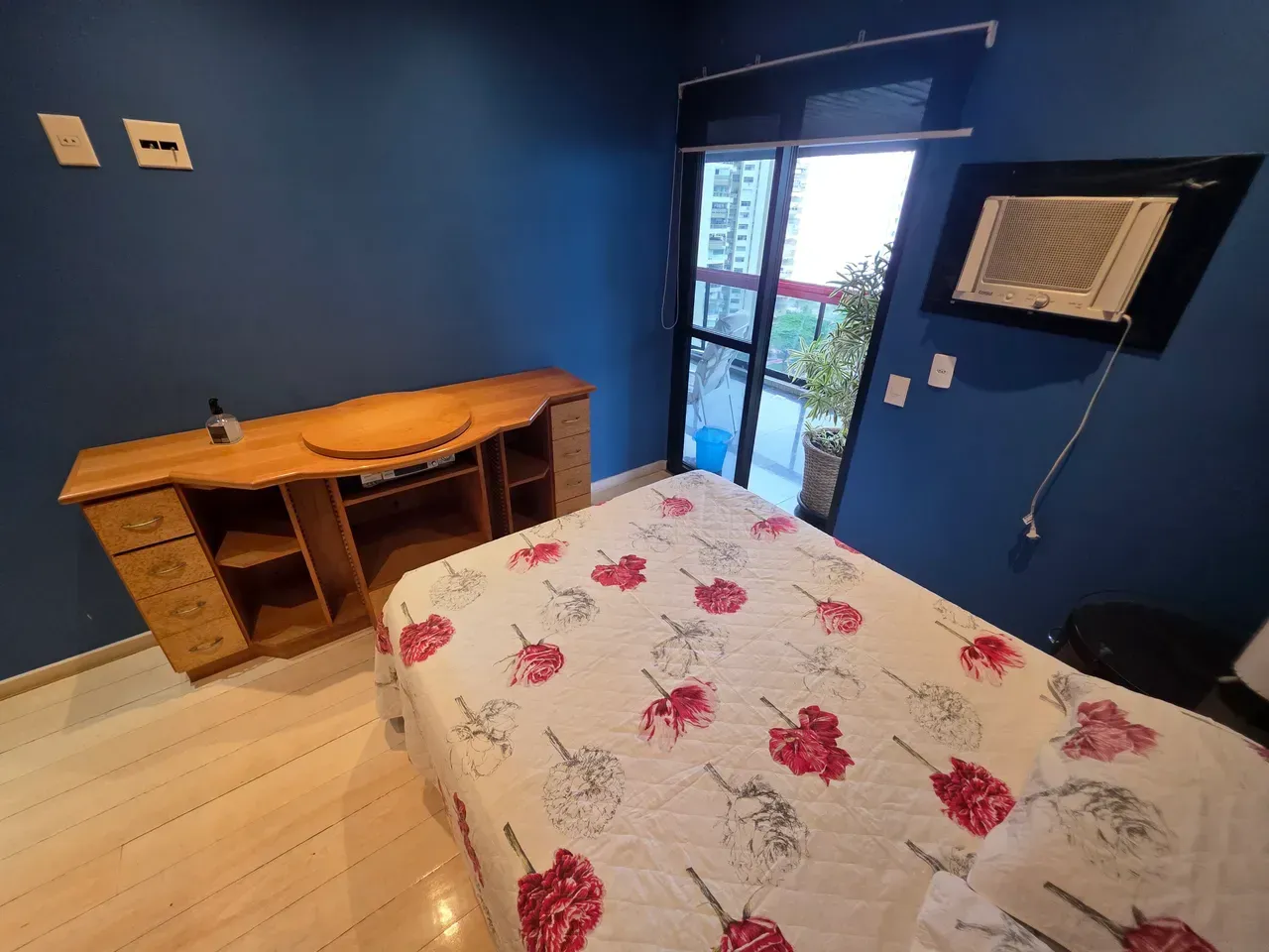 Furnished 2-bedroom apartment with 3 bathrooms — photo 4