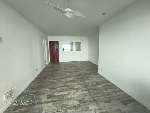 4-bedroom apartment with enclosed balcony — photo 16