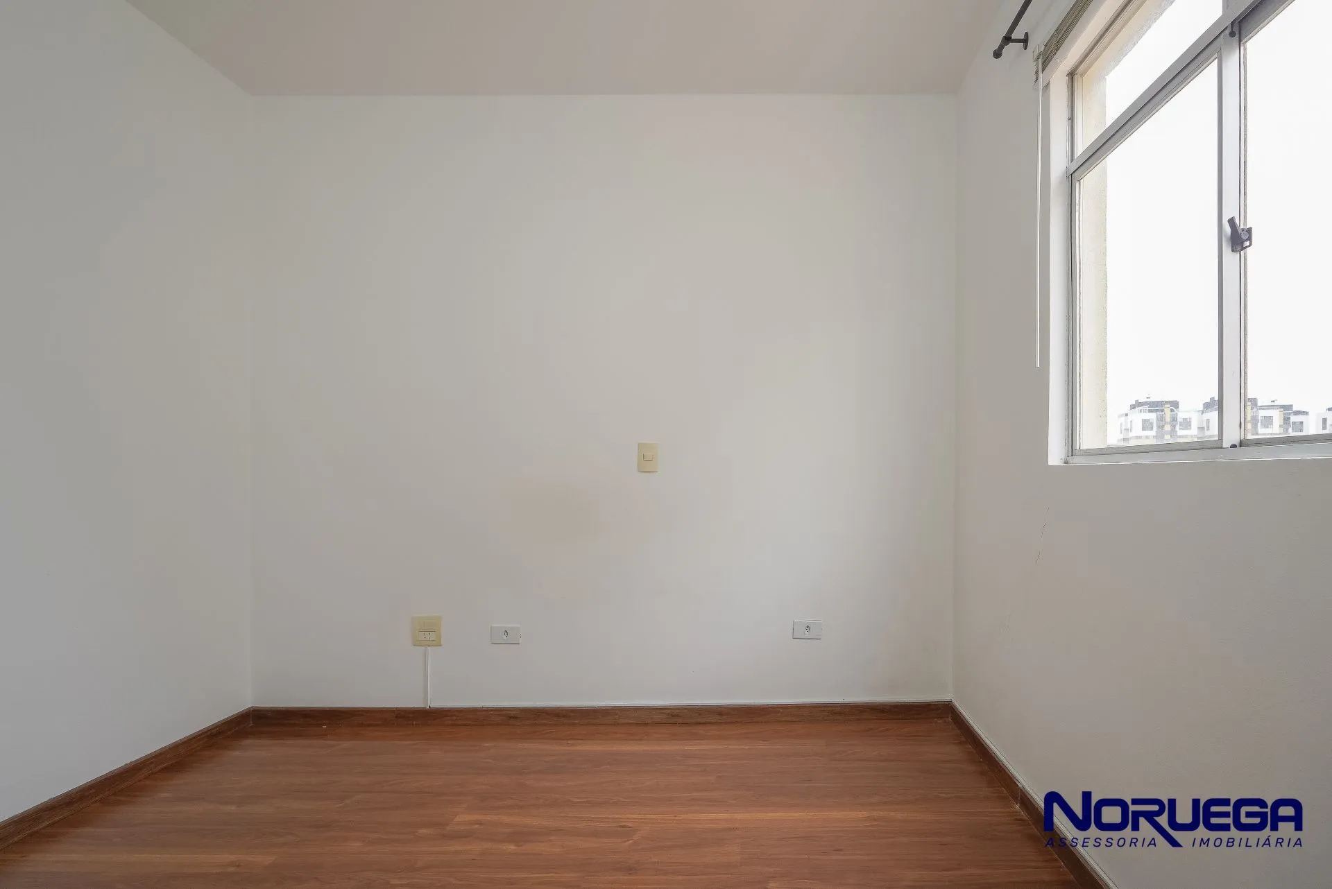 Wood or laminate floors in a 2-bedroom apartment, 103 m² — photo 22