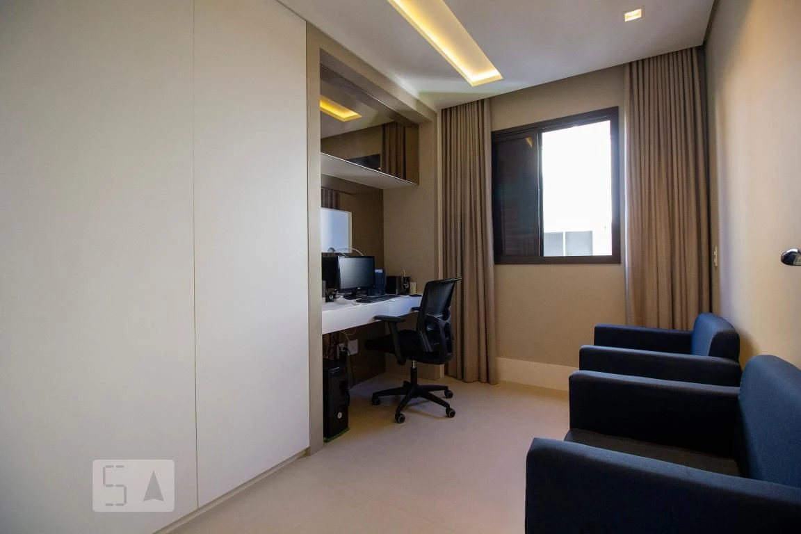 Apartamento de 4 quartos com janelas do piso ao teto, Centro — photo 35