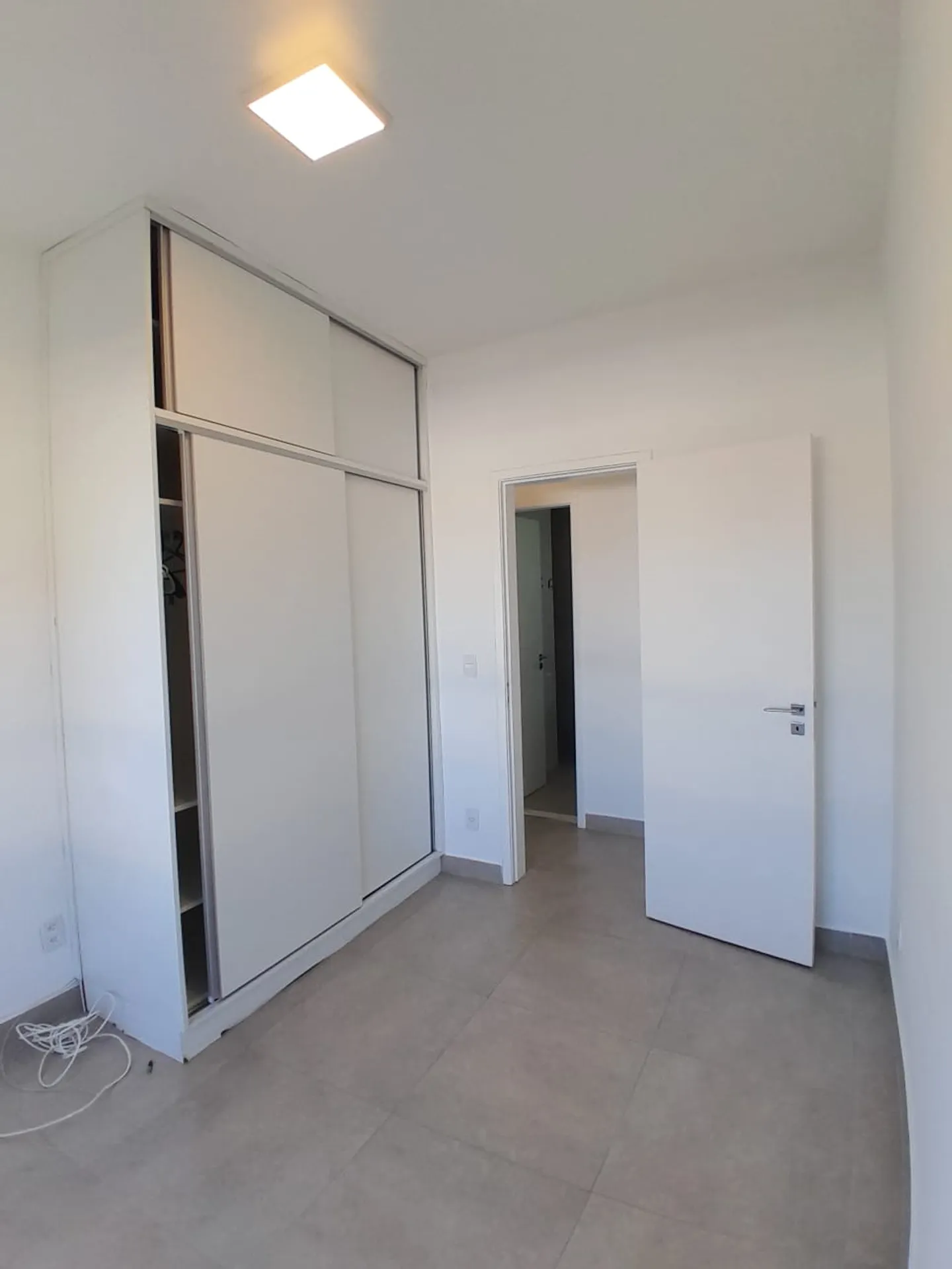 2-bedroom apartment with open-plan kitchen and balcony — photo 3