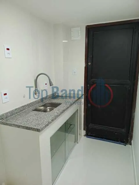 1-bedroom apartment with AC and an outdoor pool area — photo 6