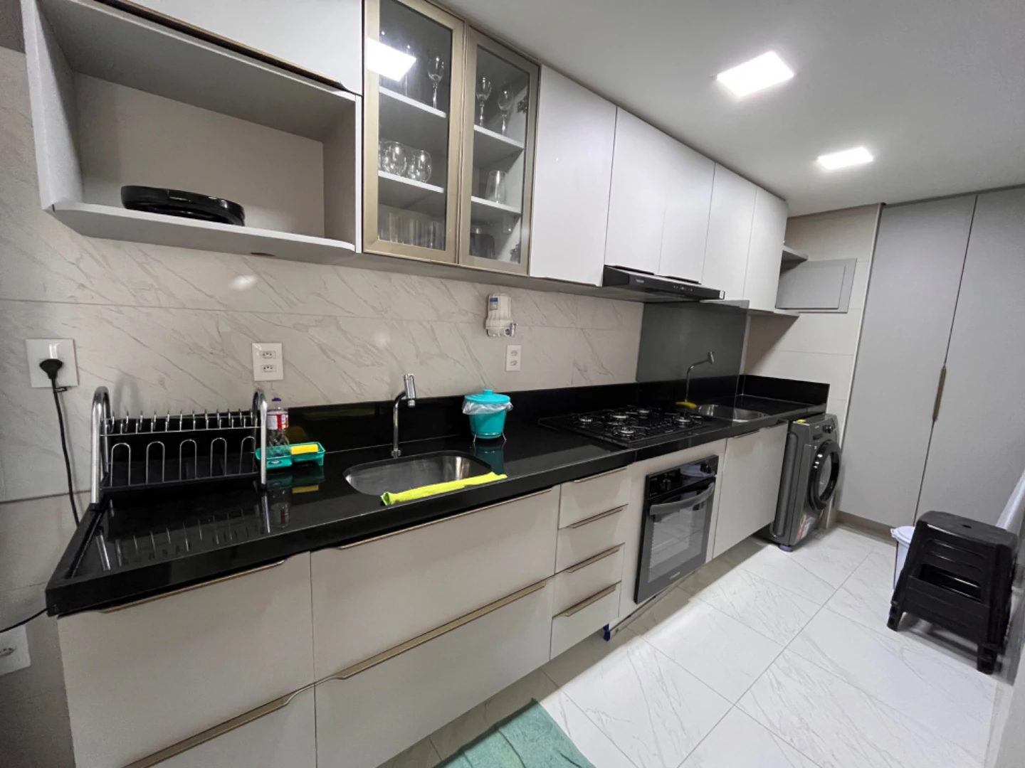 Пральна машина та 2 спальні: квартира 70 м² — photo 4