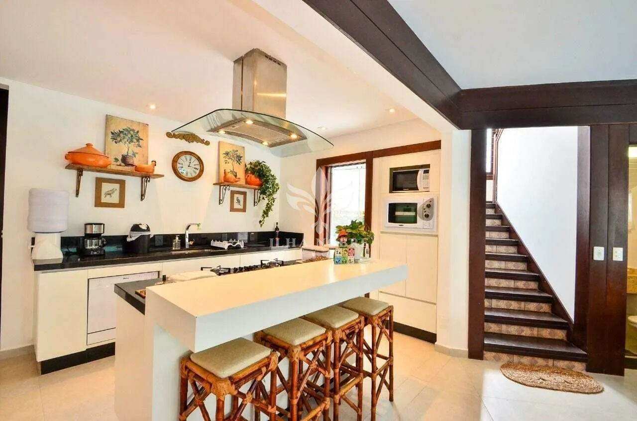 Casa mobiliada com 7 quartos e piscina ao ar livre — photo 43
