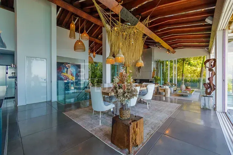 Furnished house with 5 bedrooms and an open-plan kitchen — photo 13