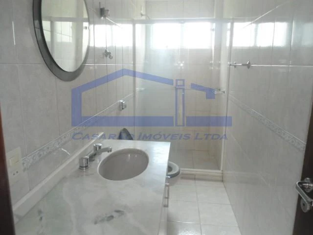 Balcony with a grill in a 3-bedroom apartment, 160 m² — photo 24
