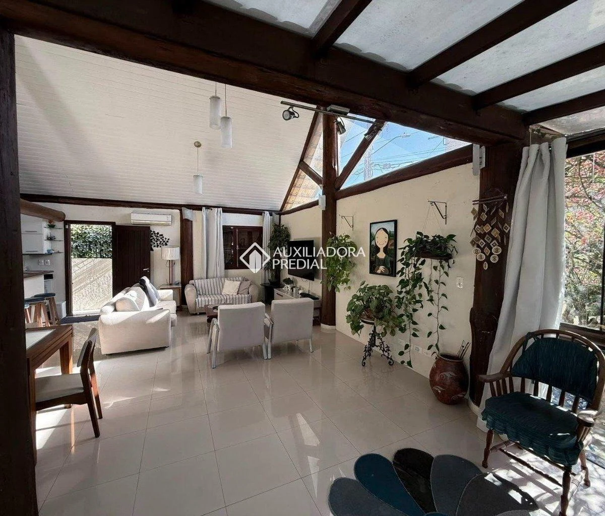 3-bedroom house with a grill on the balcony in Florianópolis — photo 6