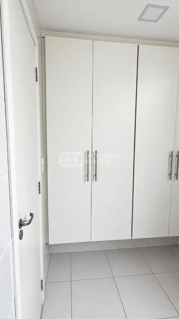 Balcony with a grill in a 3-bedroom apartment, 264 m² — photo 33