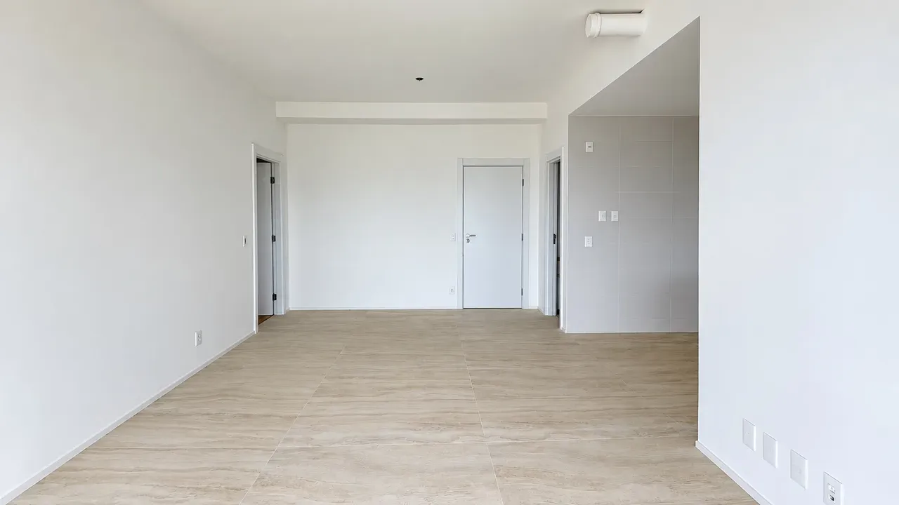 Glass-enclosed balcony in a 3-bedroom apartment, 115 m² — photo 11
