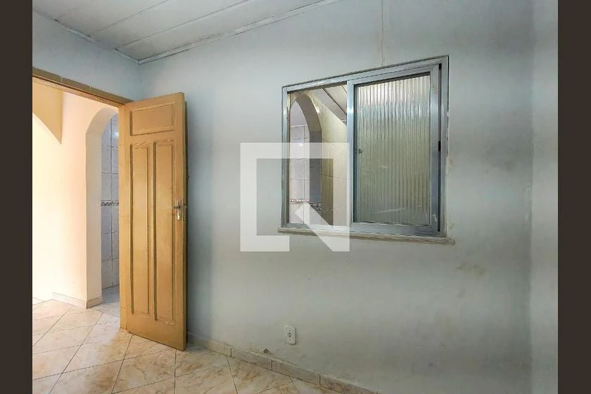Apartamento de 80 m² com 2 quartos e cozinha fechada