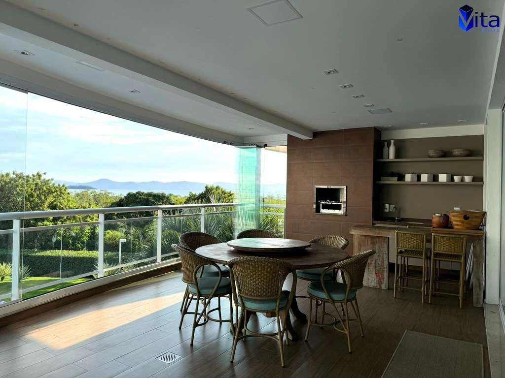 4-bedroom apartment with 6 bathrooms and 3 parking spots
