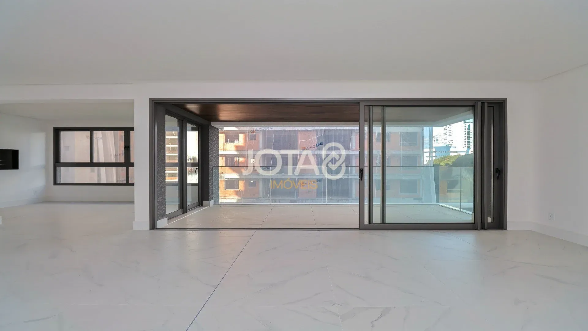 Квартира з 3 спальнями-сюїтами 193 м² і 4 паркомісця — photo 8
