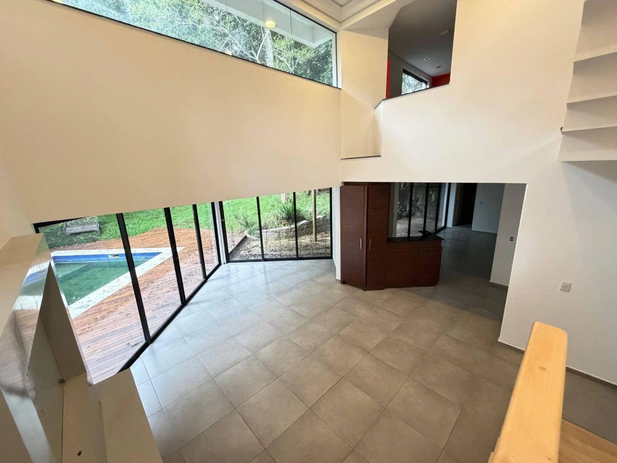 4-bedroom house with a bathtub — photo 5