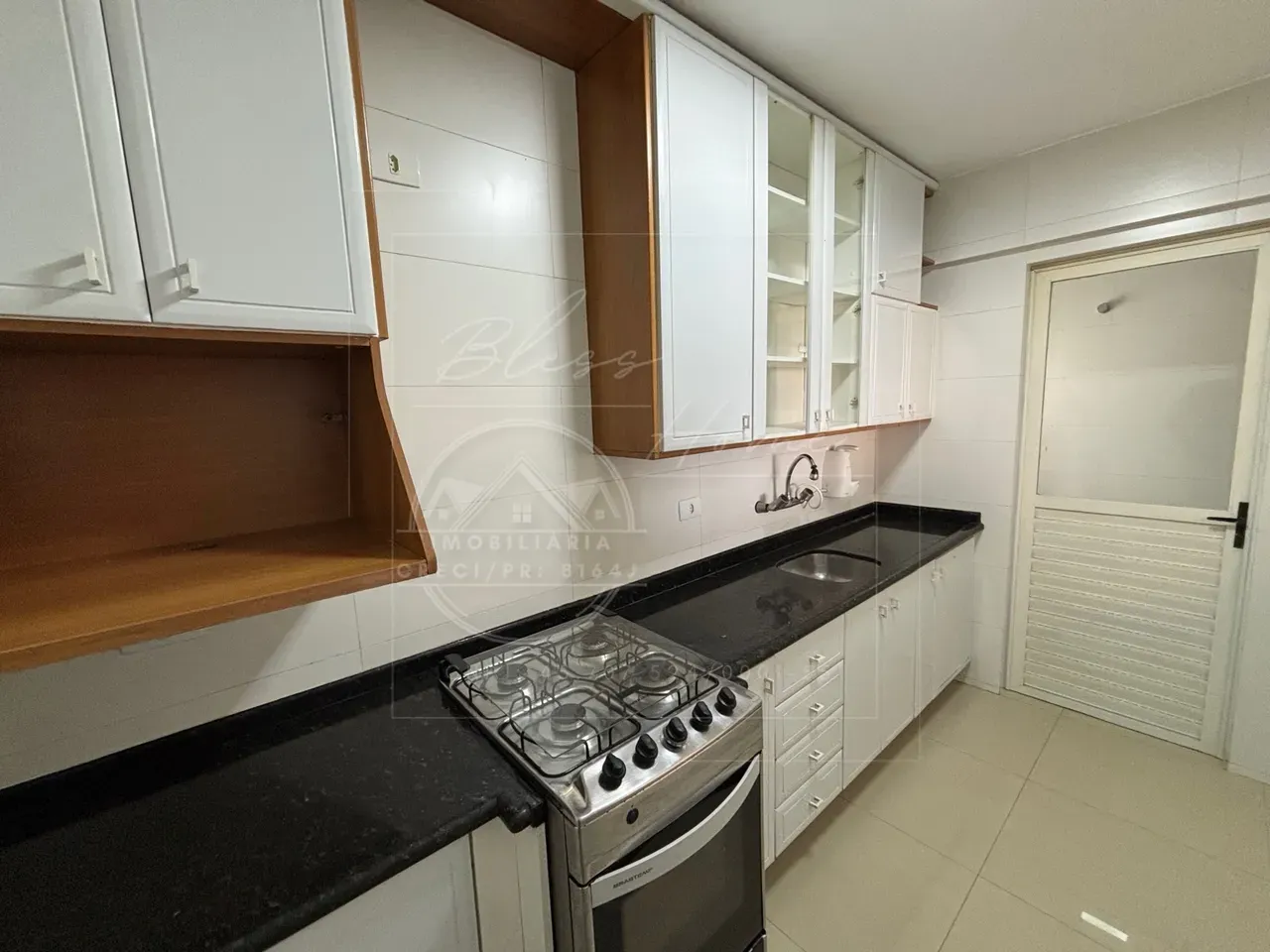 3-bedroom apartment with a closed kitchen and 2 bathrooms — photo 6