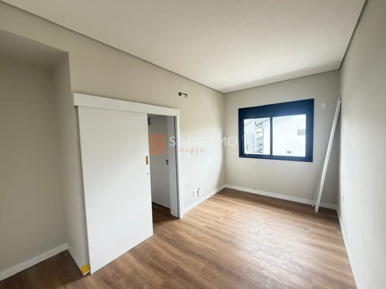 House, 158 m², with a glass-enclosed balcony — photo 12
