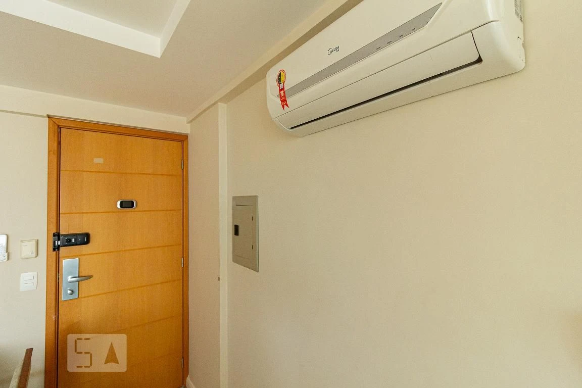 One-bedroom apartment with a home office in Rio de Janeiro — photo 47