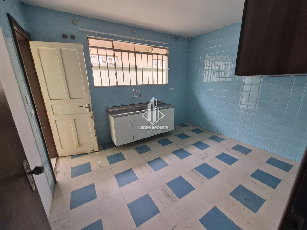 4-bedroom house with a garden in Curitiba — photo 29