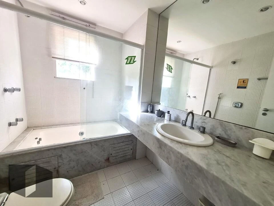 Furnished house with 690 m², 6 bedrooms and 11 baths — photo 21