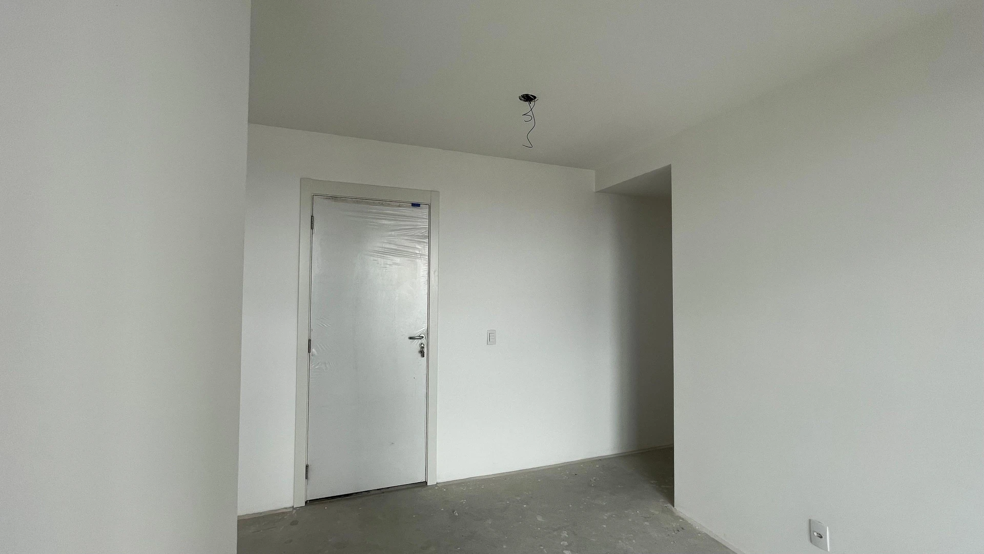 Floor-to-ceiling windows in a 2-bedroom apartment, 45 m² — photo 28