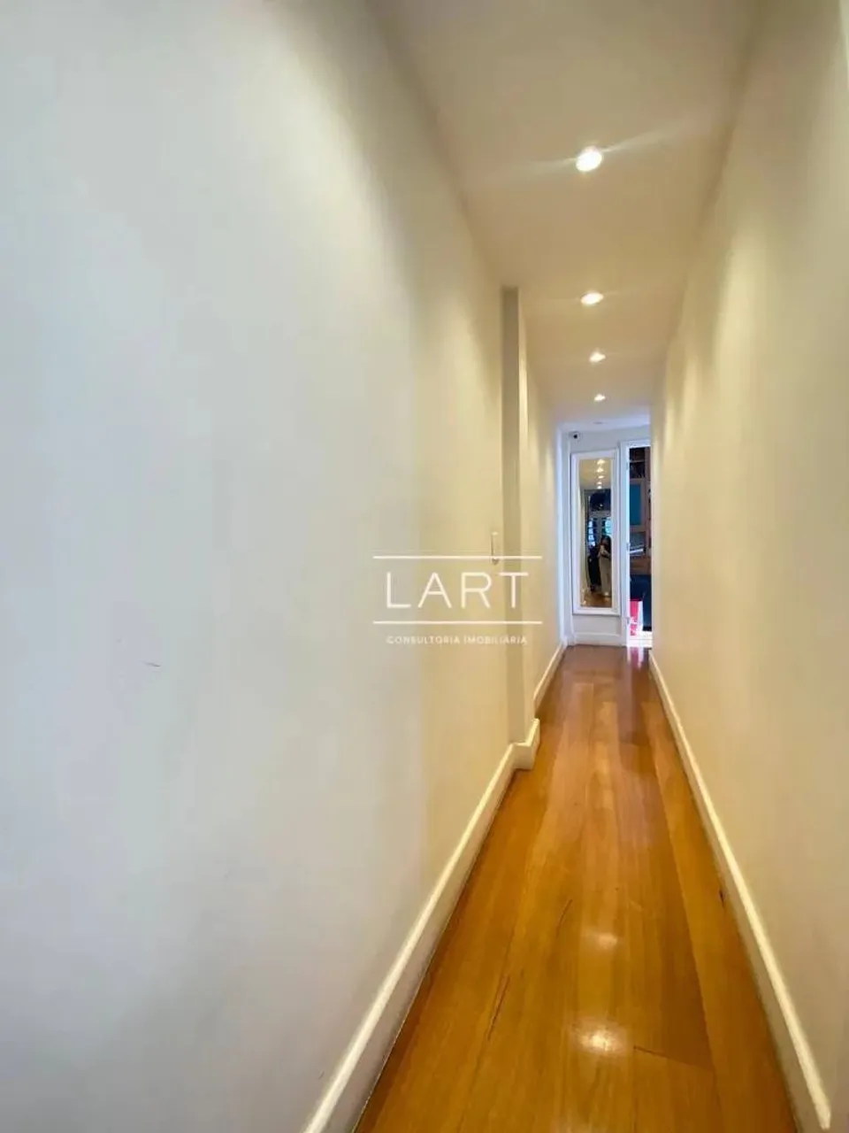 Apartamento com 4 dormitórios e 5 banheiros, 350 m² — photo 5